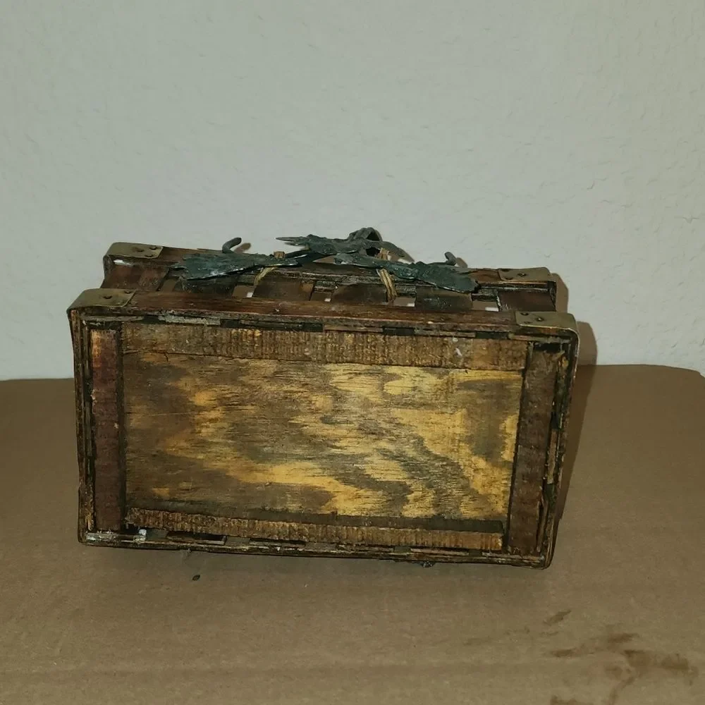 Metal Leaf Wooden Basket Decor